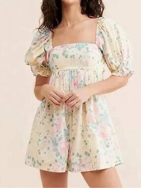 Selkie Floral Hamptons Romper Size: L